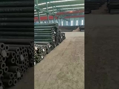 Gudang pipa tanpa jahitan baja karbon bertembok tebal siap untuk diangkut