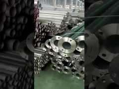 Pipa dengan flange siap untuk transportasi